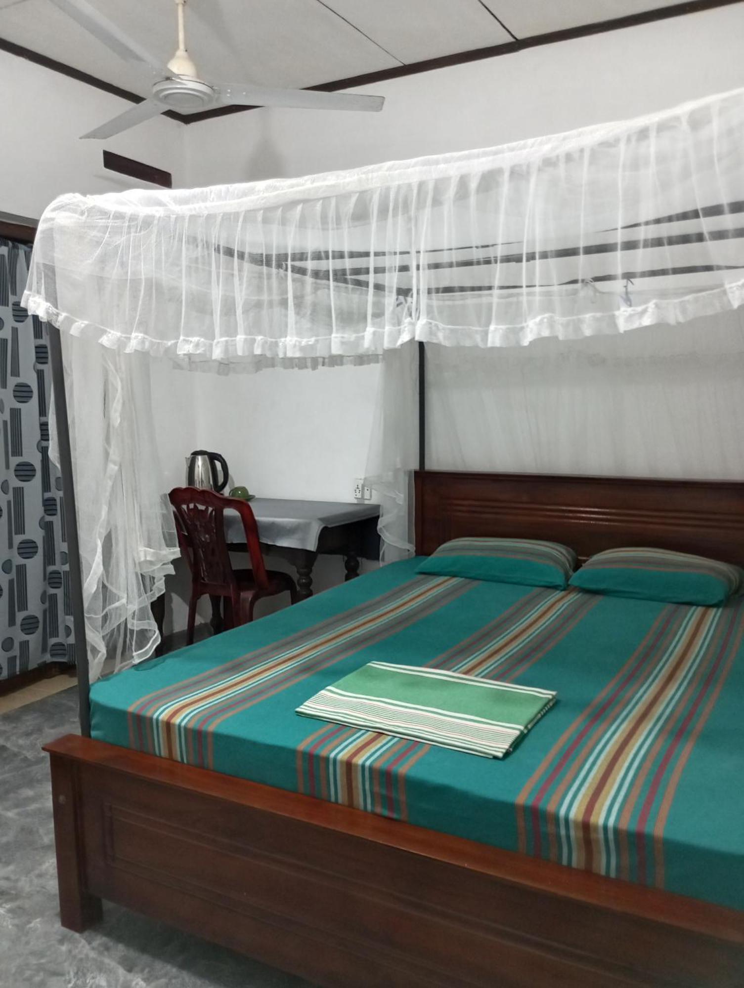 Dreams Garden Surf Lodge Midigama Exterior photo