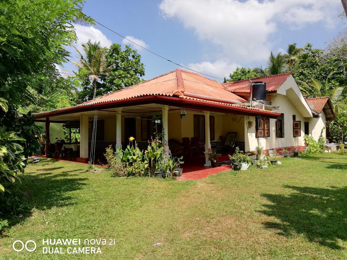 Dreams Garden Surf Lodge Midigama Exterior photo